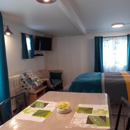 Bed and Breakfast Relais Des Tourterelles La Neuville-aux-Joutes Екстер'єр фото