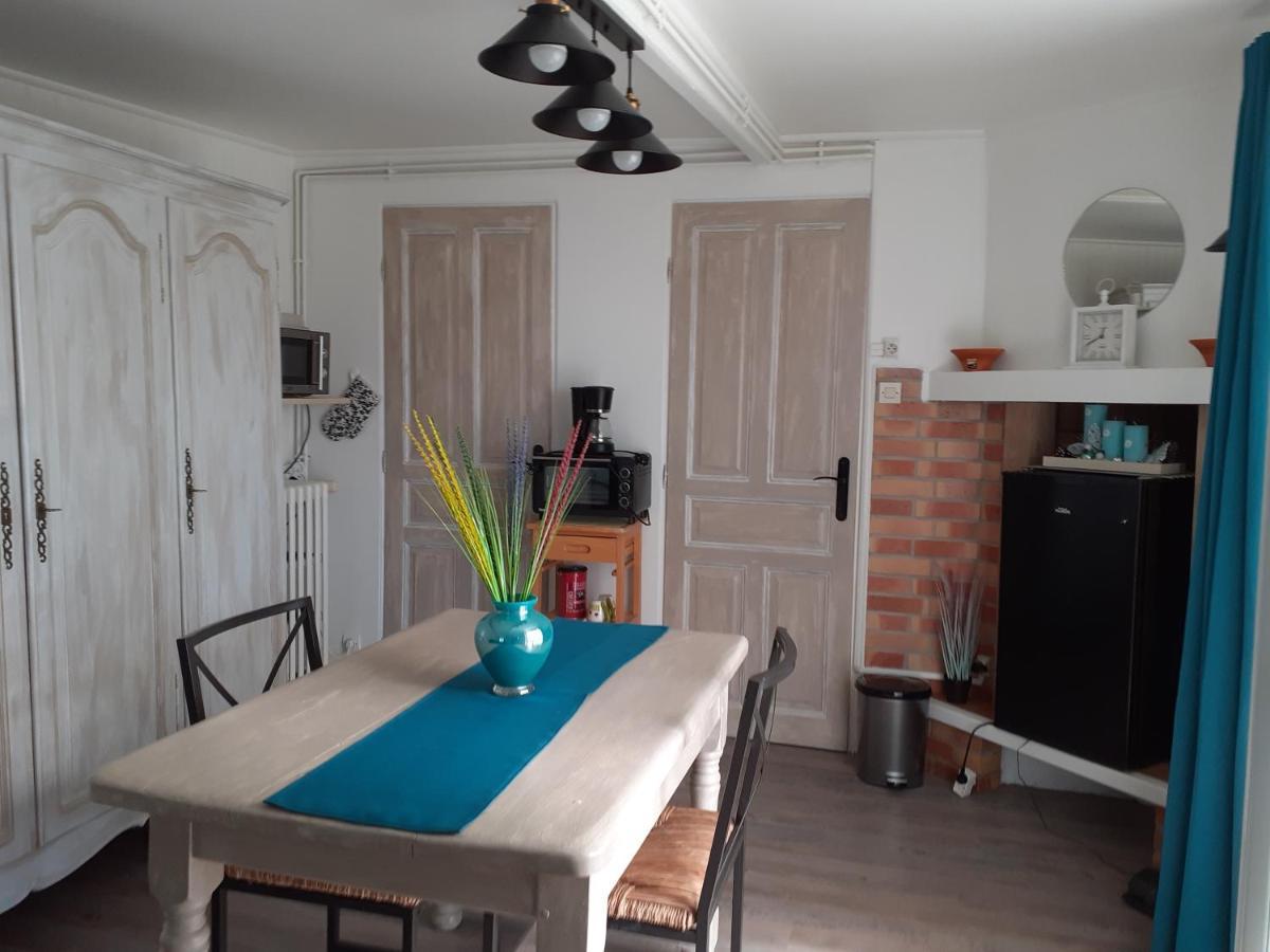 Bed and Breakfast Relais Des Tourterelles La Neuville-aux-Joutes Екстер'єр фото
