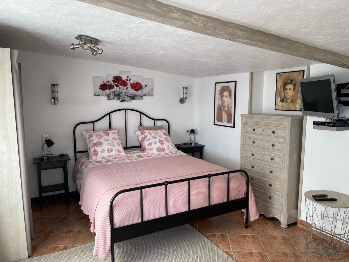 Bed and Breakfast Relais Des Tourterelles La Neuville-aux-Joutes Екстер'єр фото